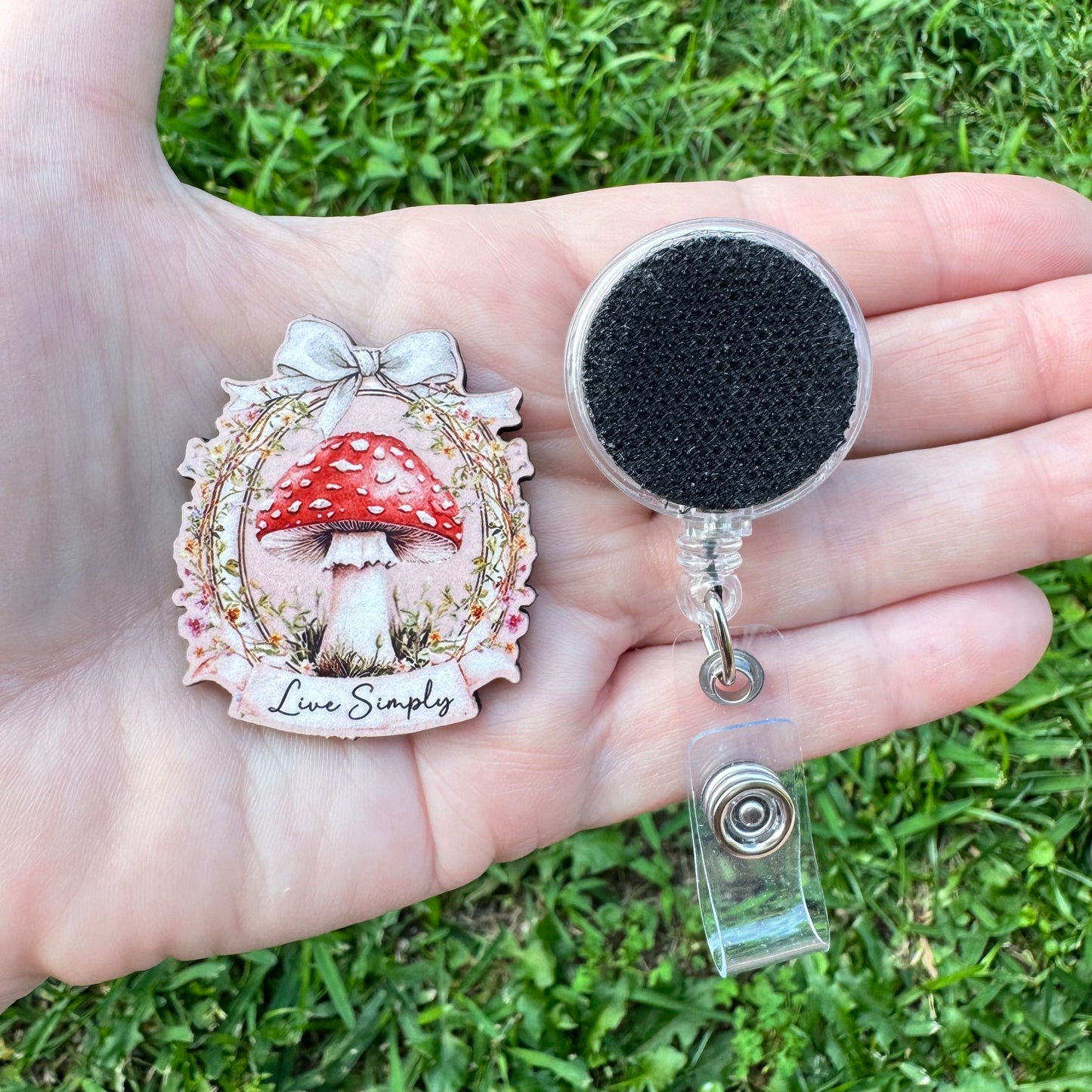 Live Simply Interchangeable Badge Button with Reel Option