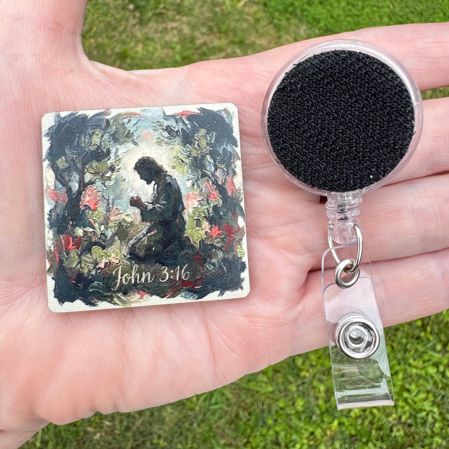 John 3:16 Interchangeable Badge Button with Reel Option